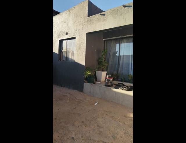 3 BEDROOM HOUSE FOR SALE IN NALEDI EXT 2